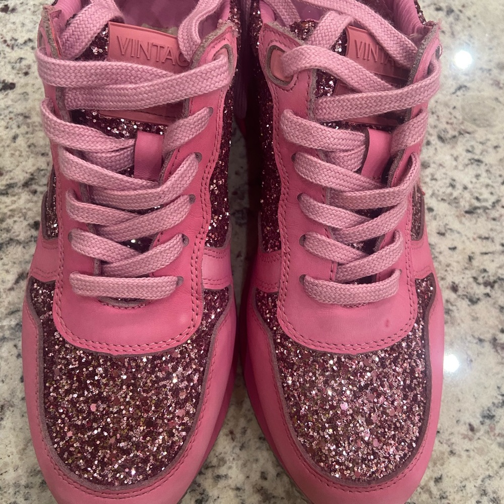 New without box! Vintage Havana pink size 8! Price is negotiable!